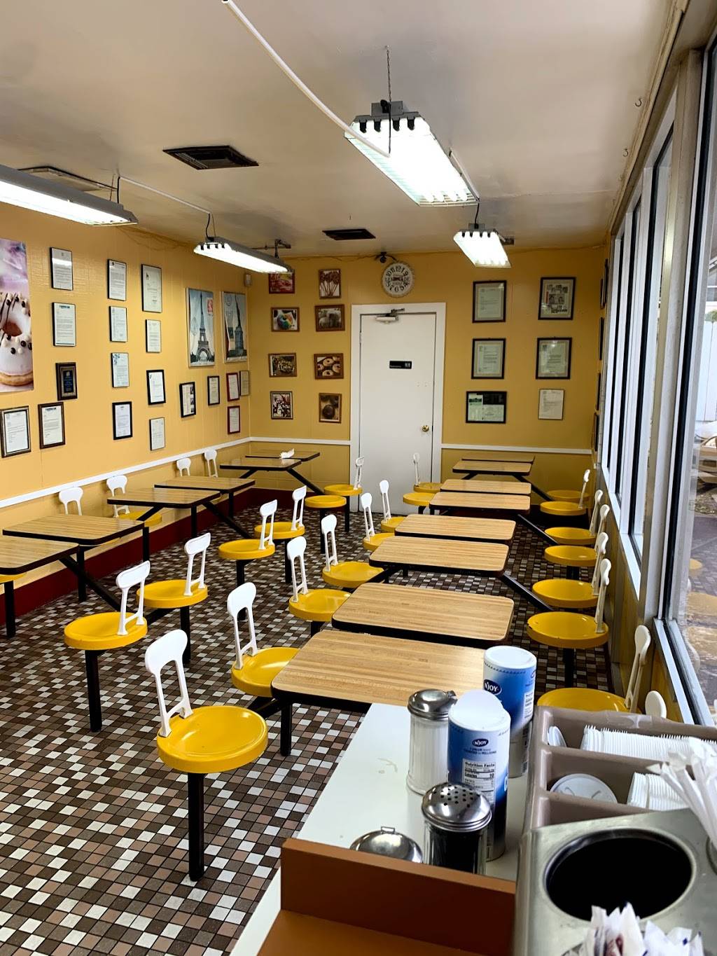 Christys Donuts Kolaches | bakery | 1103 W Gray St, Houston, TX 77019, USA | 7135244005 OR +1 713-524-4005