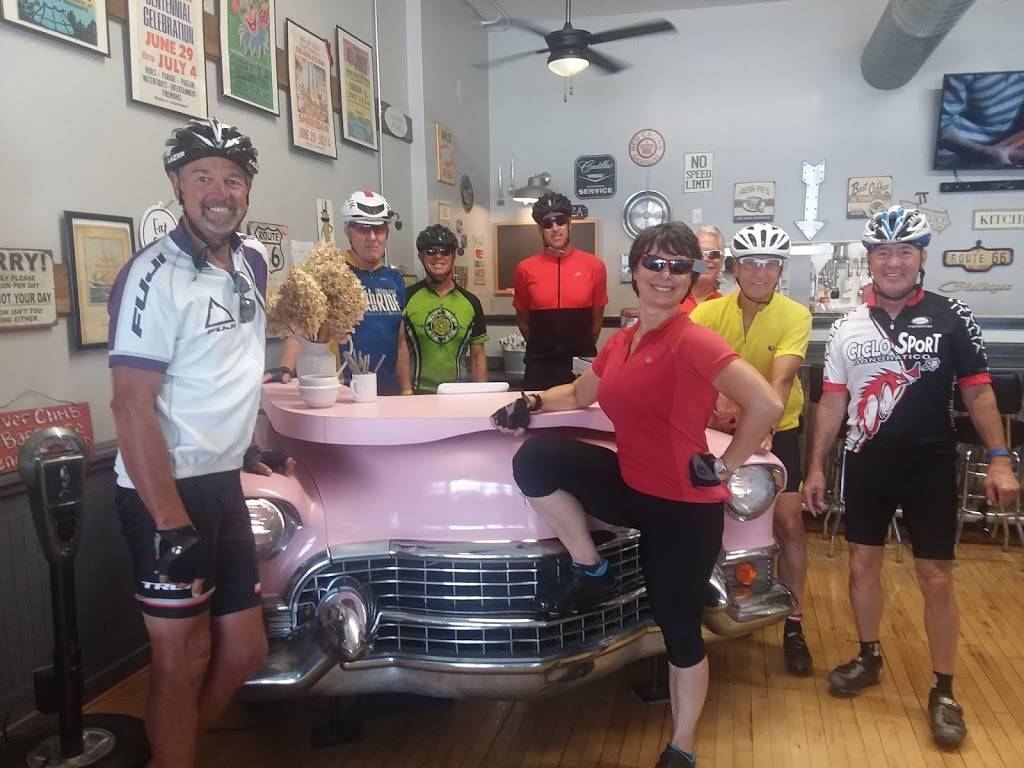 Cadillac Grill | restaurant | 135 W Si Johnson Ave, Sheridan, IL 60551, USA | 8154967003 OR +1 815-496-7003