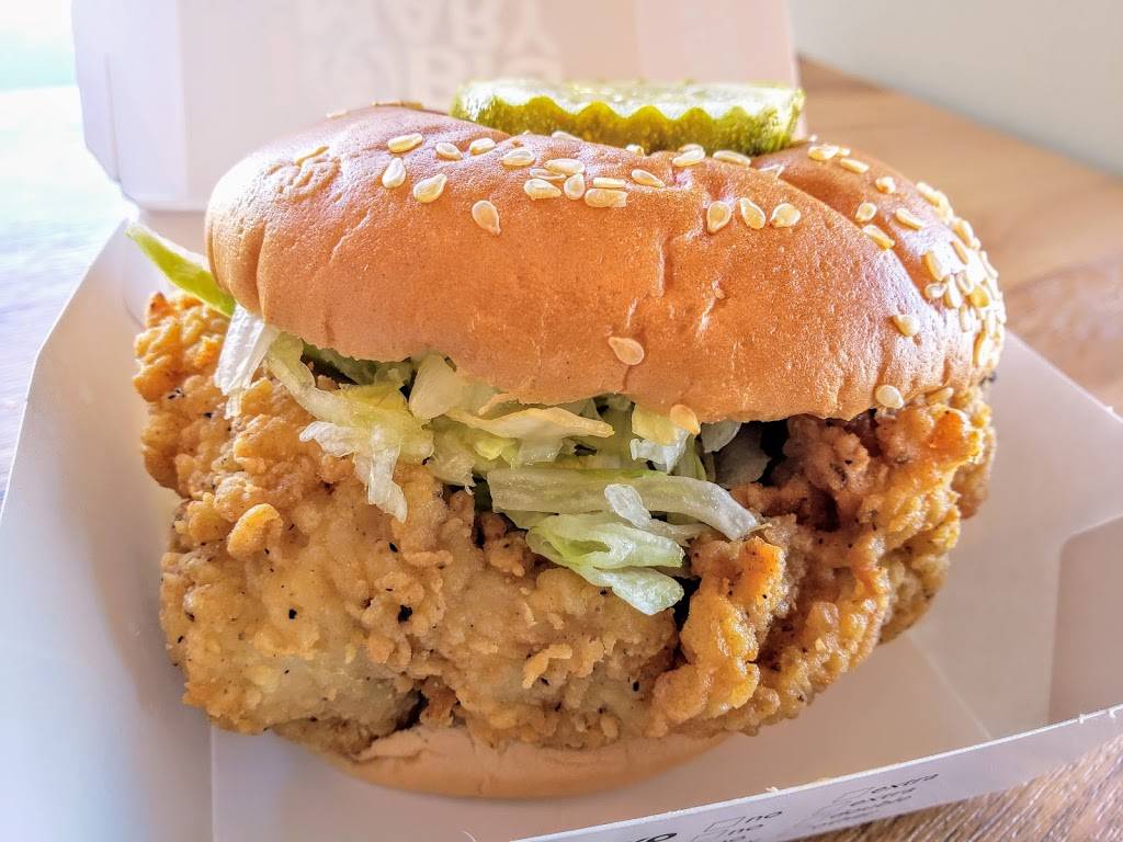 Mary Browns Chicken & Taters | restaurant | 3975 Garden St, Whitby, ON L1R 3A4, Canada | 9056661686 OR +1 905-666-1686