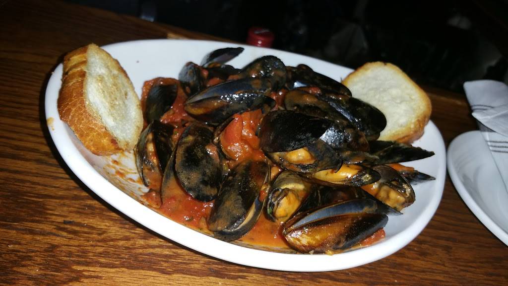 Barretts Fireside Grille | restaurant | 30 Bedford St, Middleborough, MA 02346, USA | 5089475333 OR +1 508-947-5333