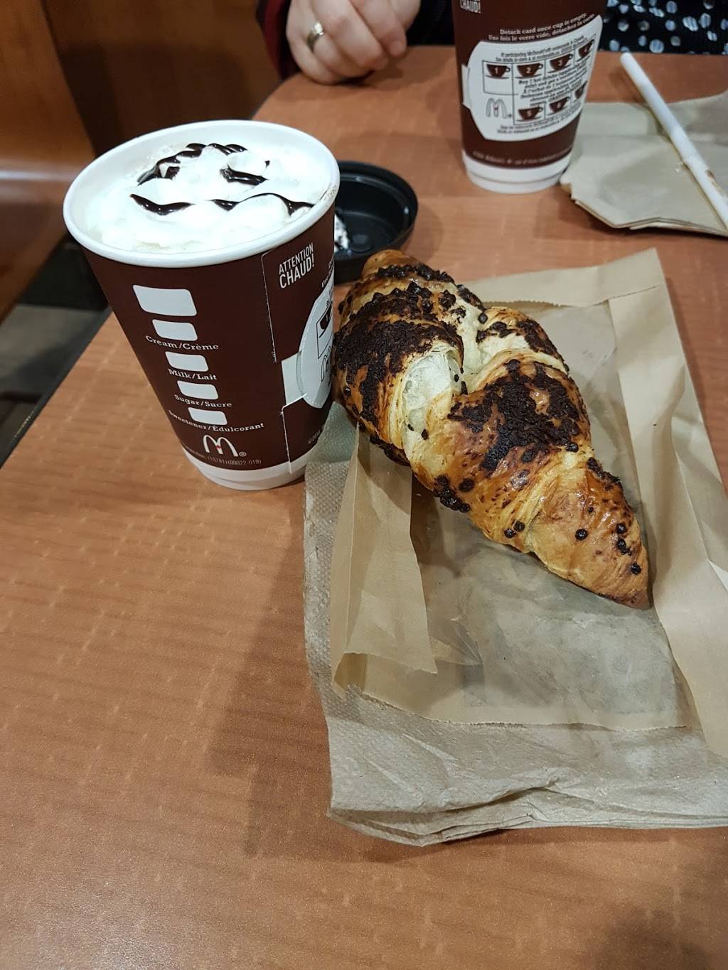 McDonalds | cafe | 243 Woodlawn Rd W, Guelph, ON N1H 7L6, Canada | 5198260507 OR +1 519-826-0507