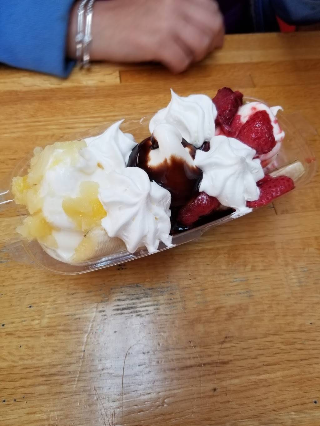 Old Town Dairy Bar | restaurant | 318 W Jackson Blvd, Jonesborough, TN 37659, USA | 4237536261 OR +1 423-753-6261