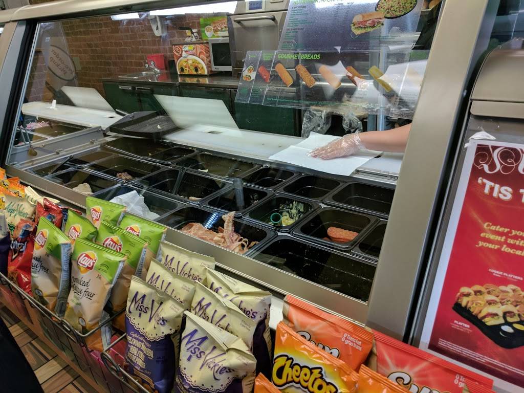 Subway | restaurant | 5848 Malden Rd, Windsor, ON N9H 0A4, Canada | 5199698457 OR +1 519-969-8457