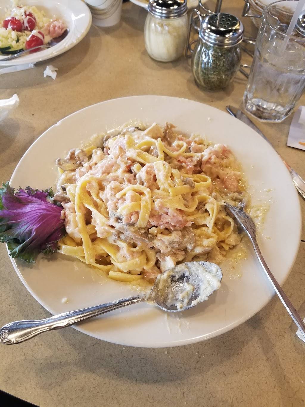 Ruggeros | restaurant | 5311 Corunna Rd, Flint, MI 48532, USA | 8107337633 OR +1 810-733-7633