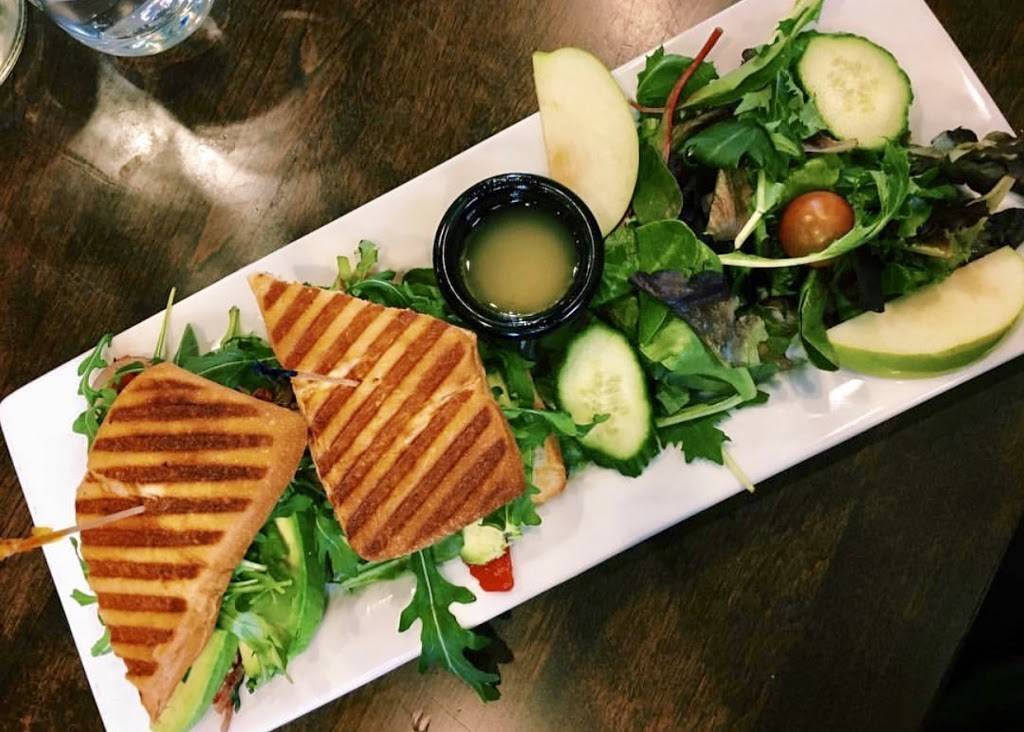 The Hen House of Wheaton | restaurant | 1060 College Ave, Wheaton, IL 60187, USA | 6304800611 OR +1 630-480-0611