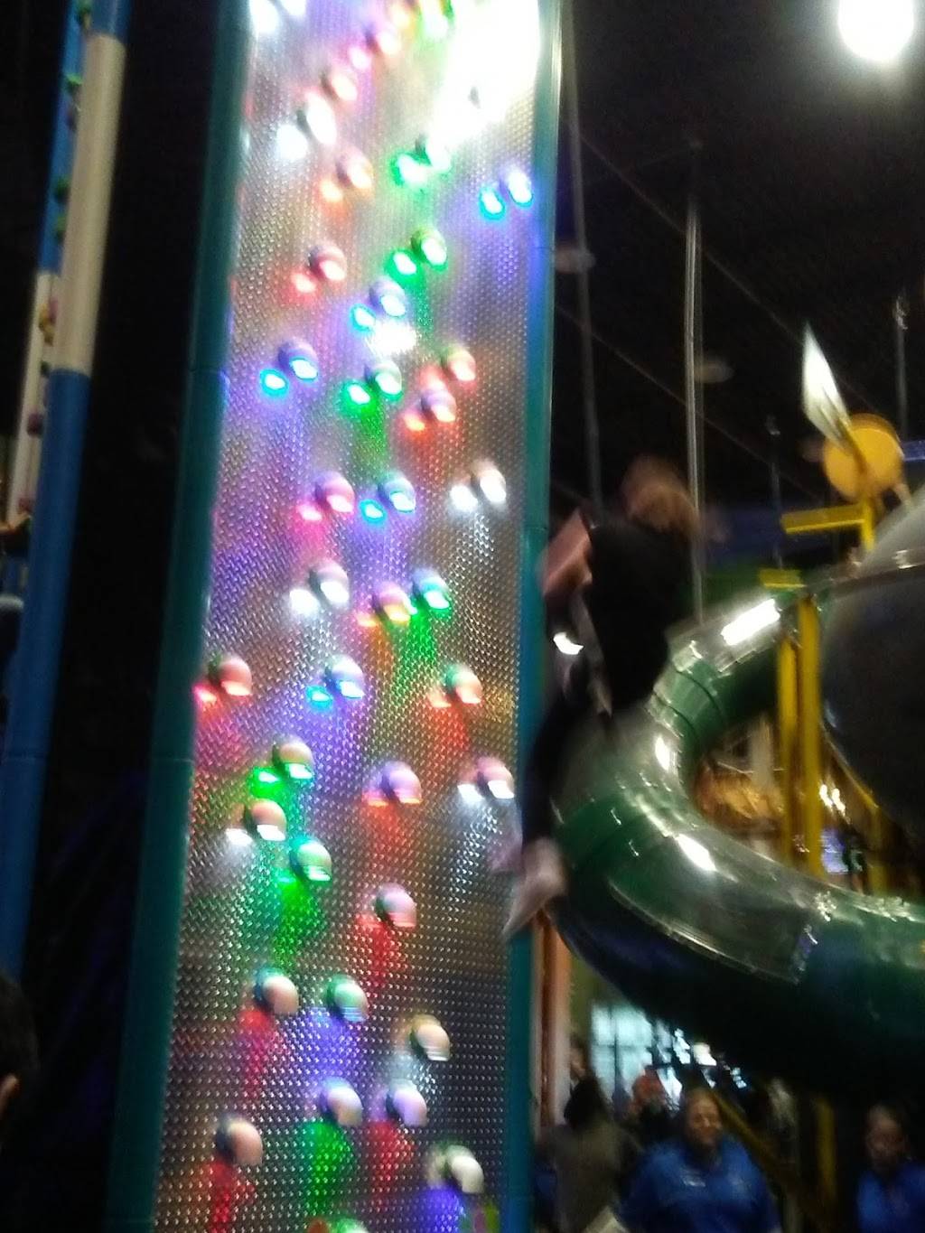 Gizmos Fun Factory | restaurant | 66 Orland Square Dr, Orland Park, IL 60462, USA | 7089498948 OR +1 708-949-8948