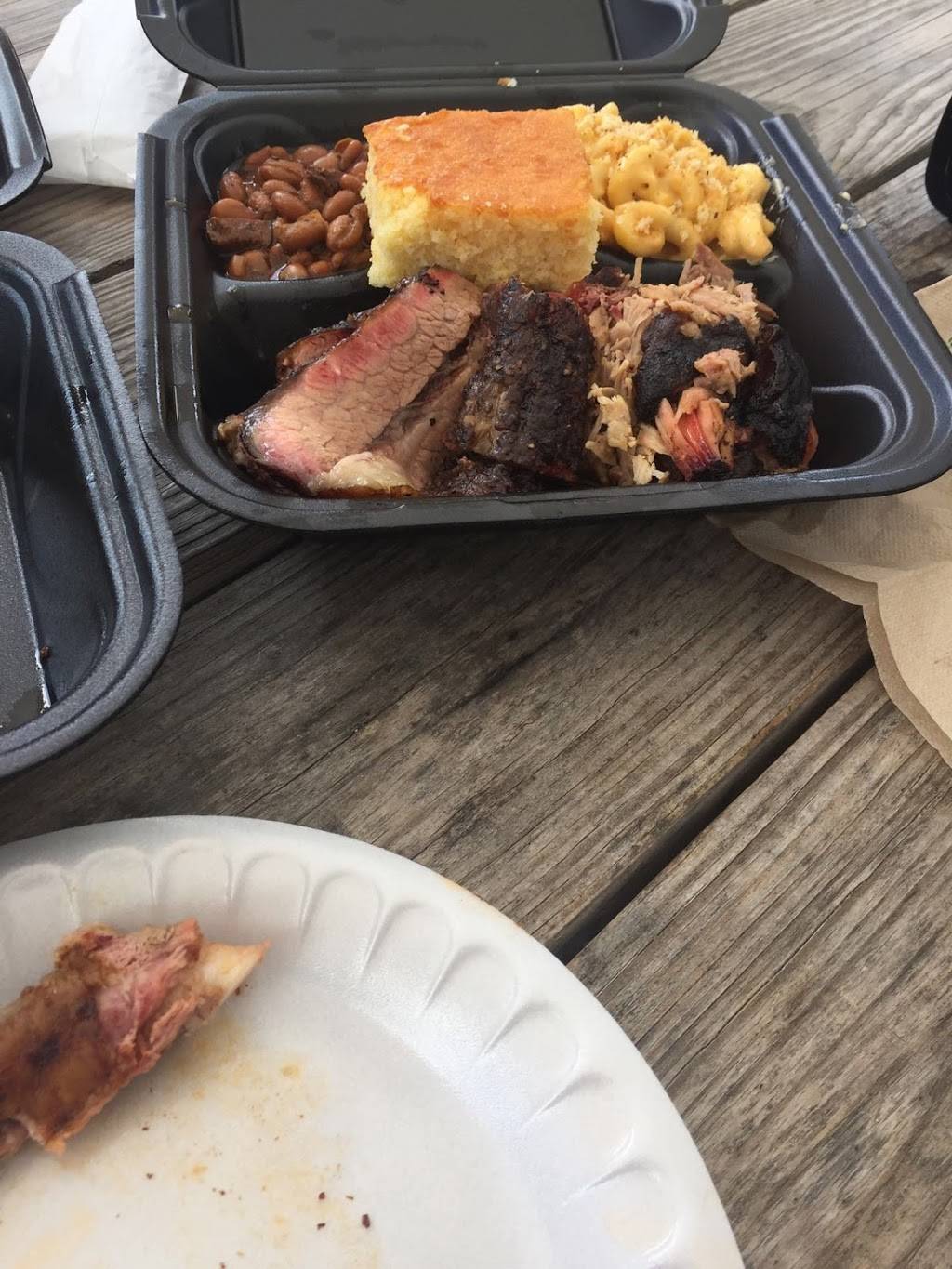 Mikes Bbq 101 | restaurant | 101900 Overseas Hwy, Key Largo, FL 33037, USA | 9546545259 OR +1 954-654-5259