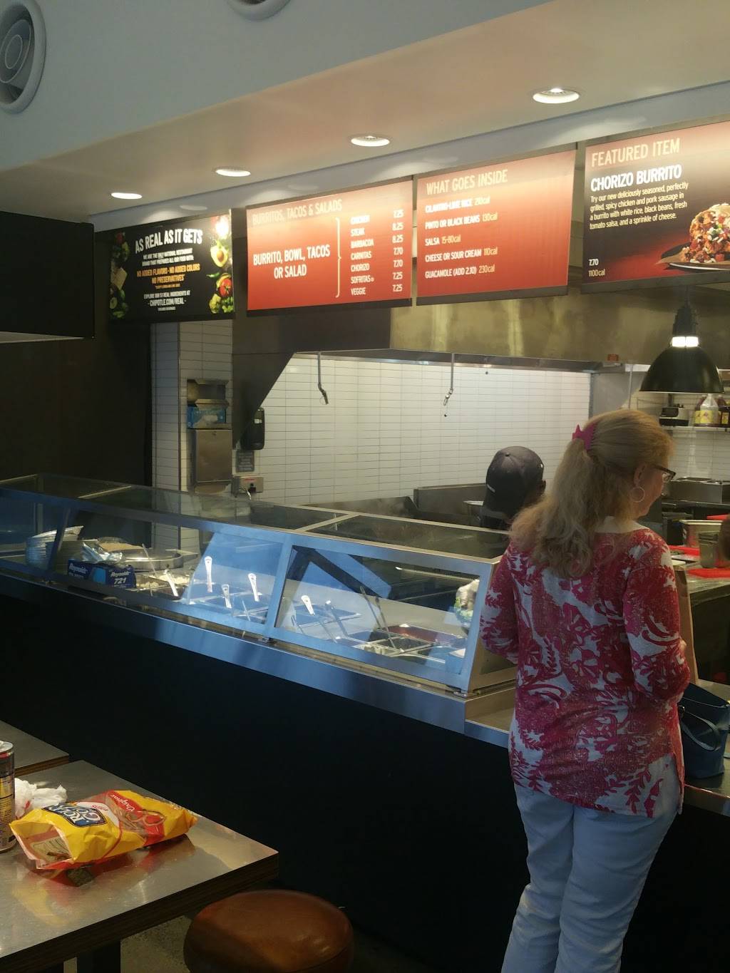 Chipotle Mexican Grill | restaurant | 1233 E Putnam Ave, Riverside, CT 06878, USA | 2036370078 OR +1 203-637-0078