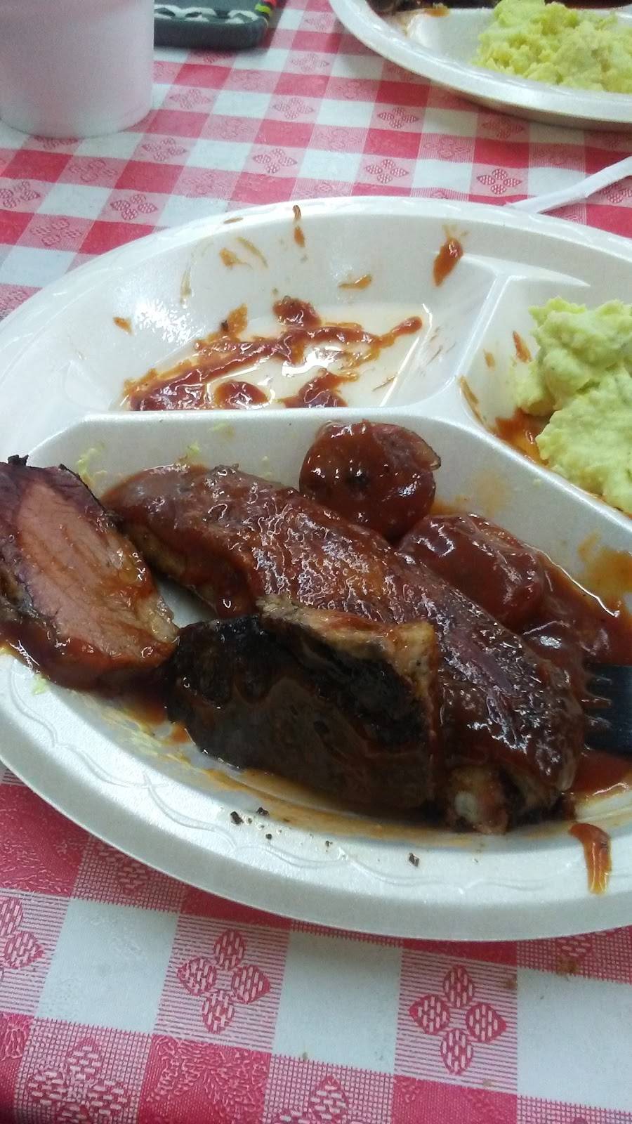 Davis BBQ and Cafe | restaurant | 2901 Nichols Ave, Bay City, TX 77414, USA | 9792442040 OR +1 979-244-2040