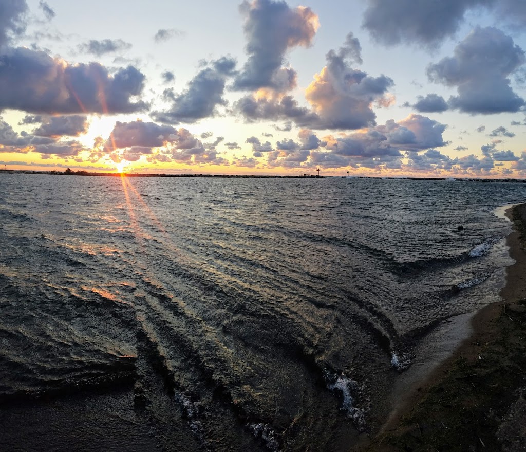 Beachside Scoops | restaurant | 225 N Whittaker St, New Buffalo, MI 49117, USA | 2692315186 OR +1 269-231-5186