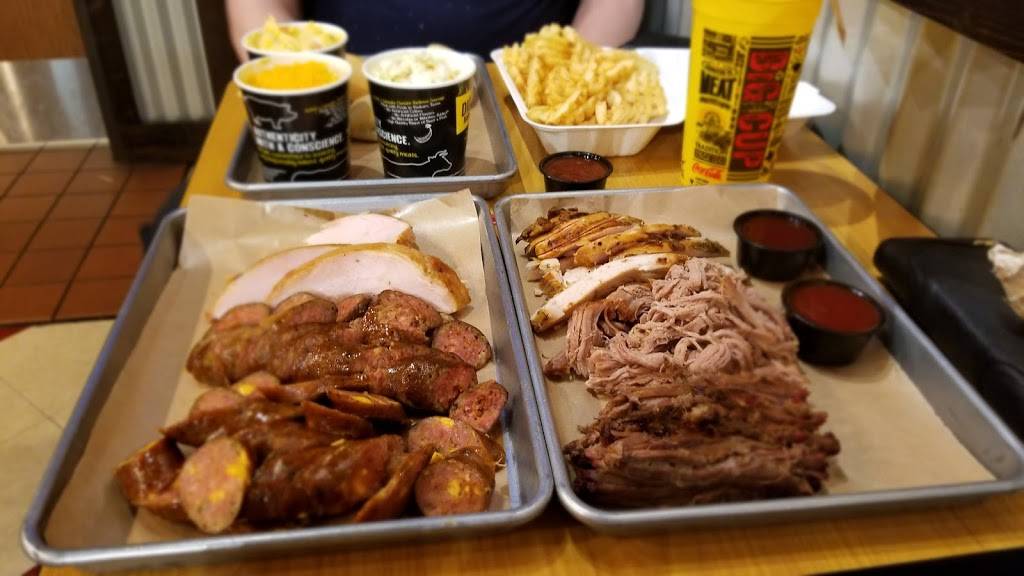 Dickeys Barbecue Pit | restaurant | 2207 Claribel Rd, Riverbank, CA 95367, USA | 2098692200 OR +1 209-869-2200