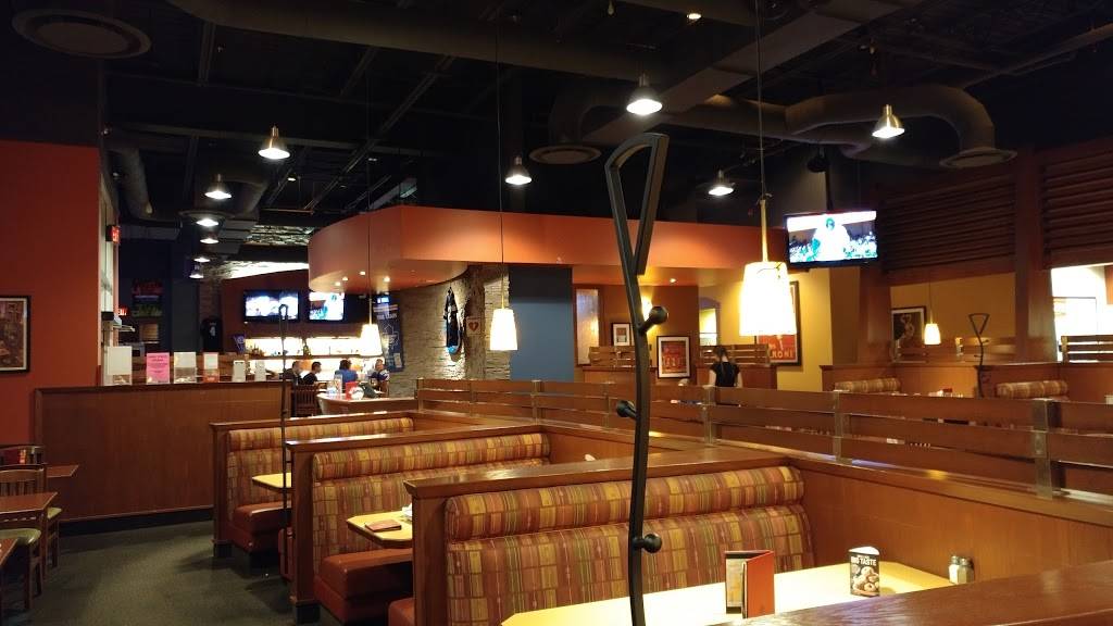 Boston Pizza | restaurant | 270 North Service Rd W, Oakville, ON L6M 2R8, Canada | 9058498100 OR +1 905-849-8100