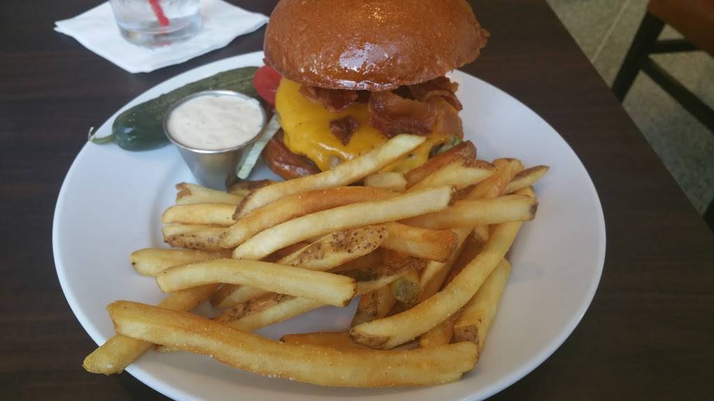 Champions | restaurant | 2020 Convention Center Concourse, Atlanta, GA 30337, USA | 4047631544 OR +1 404-763-1544