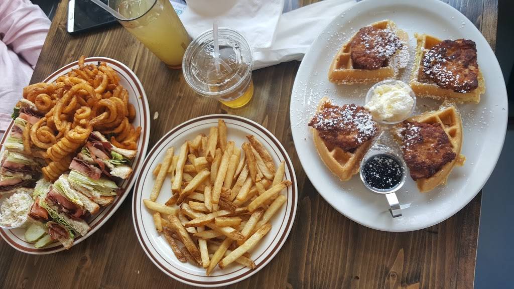 Golden Nugget Pancake House | bakery | 1765 W Lawrence Ave, Chicago, IL 60640, USA | 7737696700 OR +1 773-769-6700