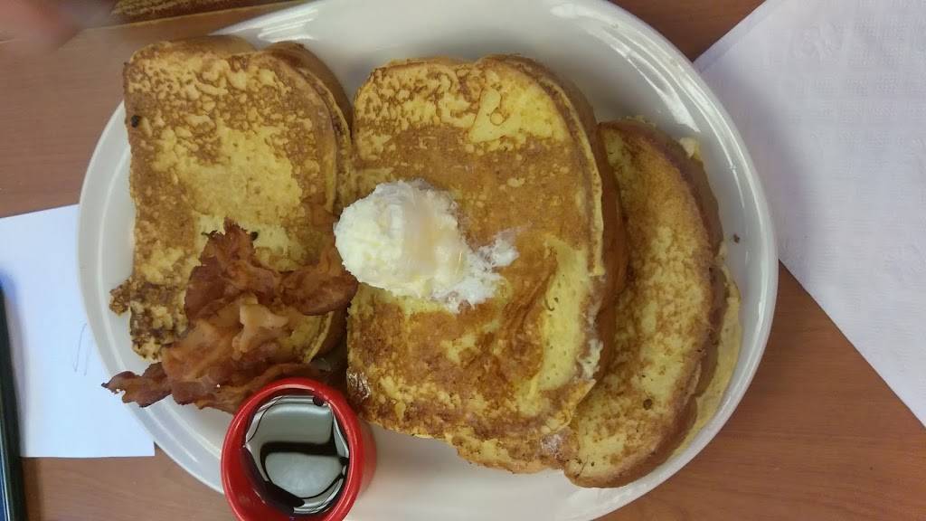 Friendlys | restaurant | 111 Macy St, MA-110, Amesbury, MA 01913, USA | 9783880378 OR +1 978-388-0378