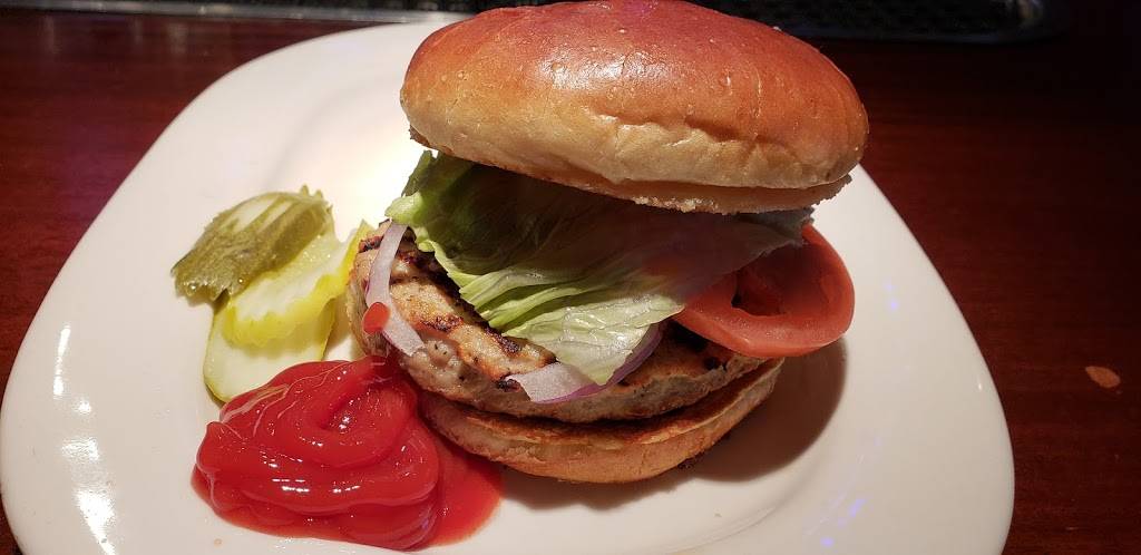 Houlihans | restaurant | 65 NJ-4, Paramus, NJ 07652, USA | 2012918850 OR +1 201-291-8850