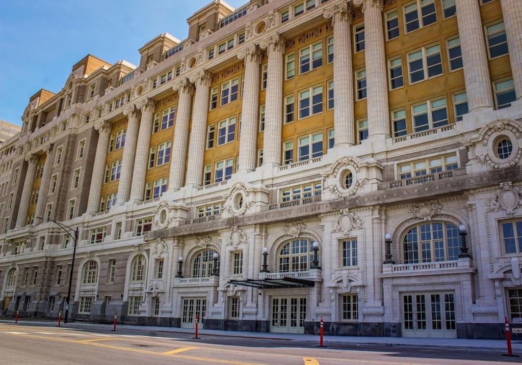 Viet Nom Nom - Dr. Murphys Food Hall | restaurant | 1811 W Harrison St, Chicago, IL 60612, USA | 3125362104 OR +1 312-536-2104