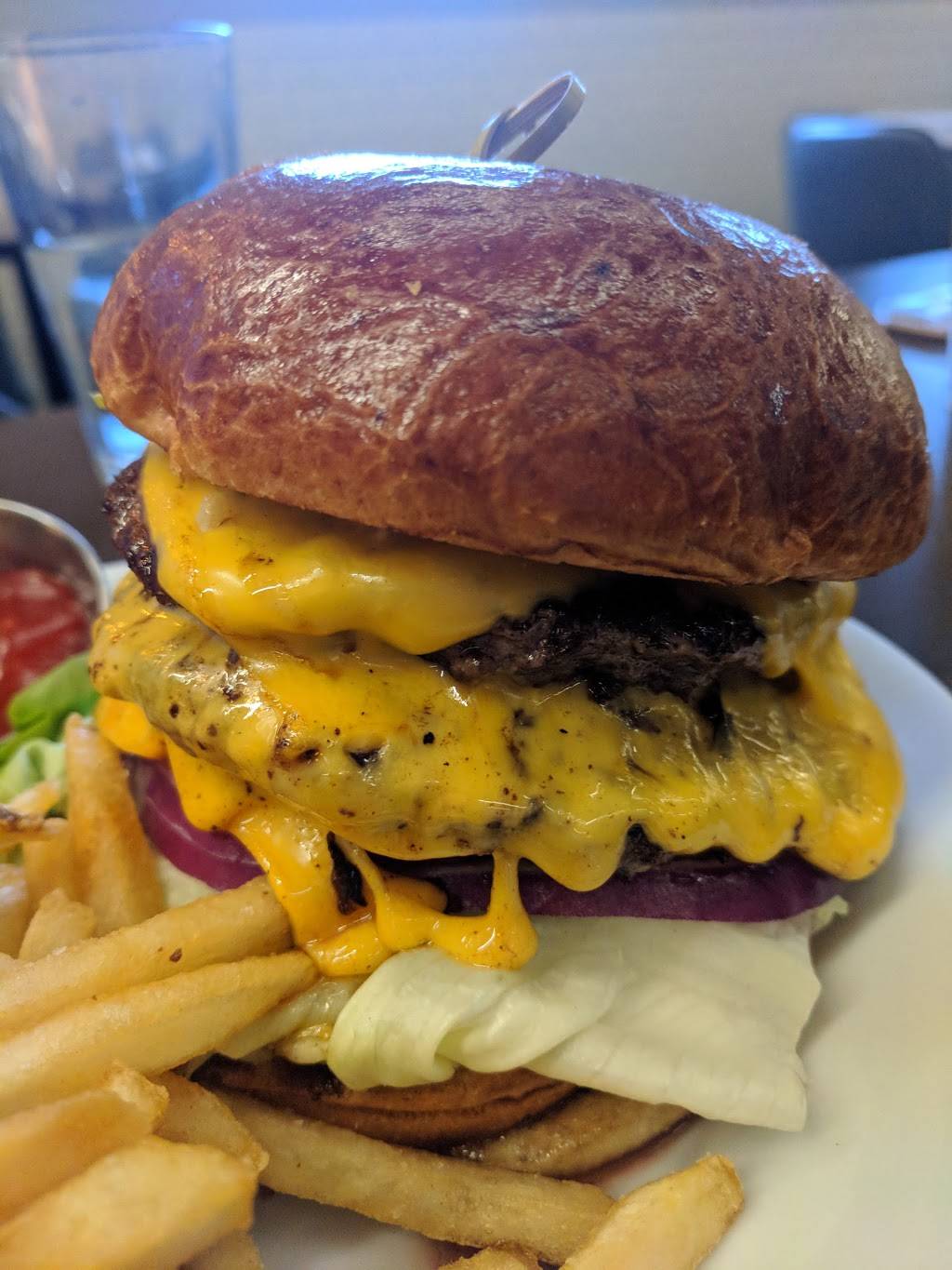 Freds Garage | restaurant | 574 Green Bay Rd, Winnetka, IL 60093, USA | 8474963733 OR +1 847-496-3733