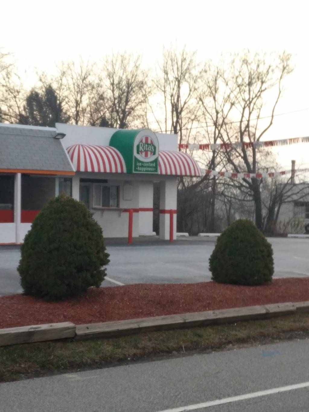 Ritas Italian Ice & Frozen Custard | restaurant | 411 Schuylkill Rd, Phoenixville, PA 19460, USA | 6109337742 OR +1 610-933-7742