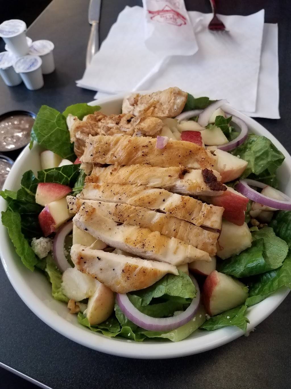 Friendlys | restaurant | 529 Memorial Dr, Chicopee, MA 01020, USA | 4135924221 OR +1 413-592-4221