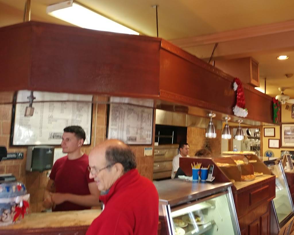 La Capricciosa Pizza | restaurant | 135 3rd St #24, Greenport, NY 11944, USA | 6314771625 OR +1 631-477-1625