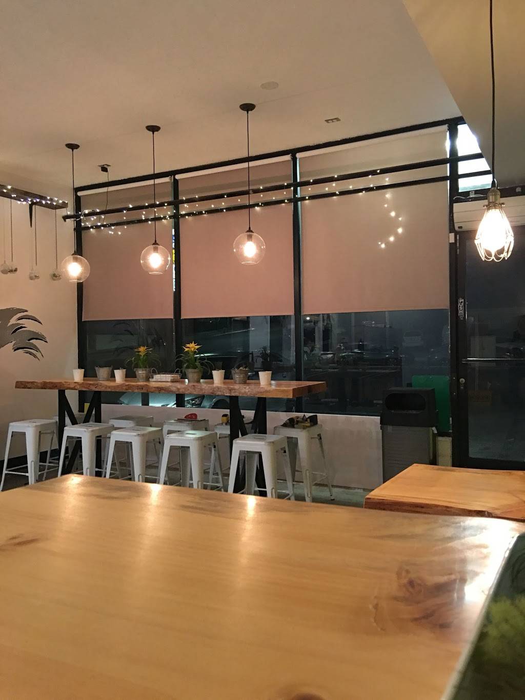 TikiFish | restaurant | 3300 Overland Ave #103, Los Angeles, CA 90034, USA | 3108761898 OR +1 310-876-1898