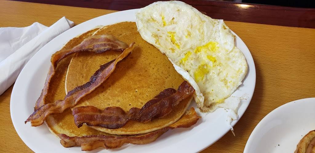 Carmelas Restaurant | restaurant | 2303 E Washington St, Bloomington, IL 61704, USA | 3096620186 OR +1 309-662-0186