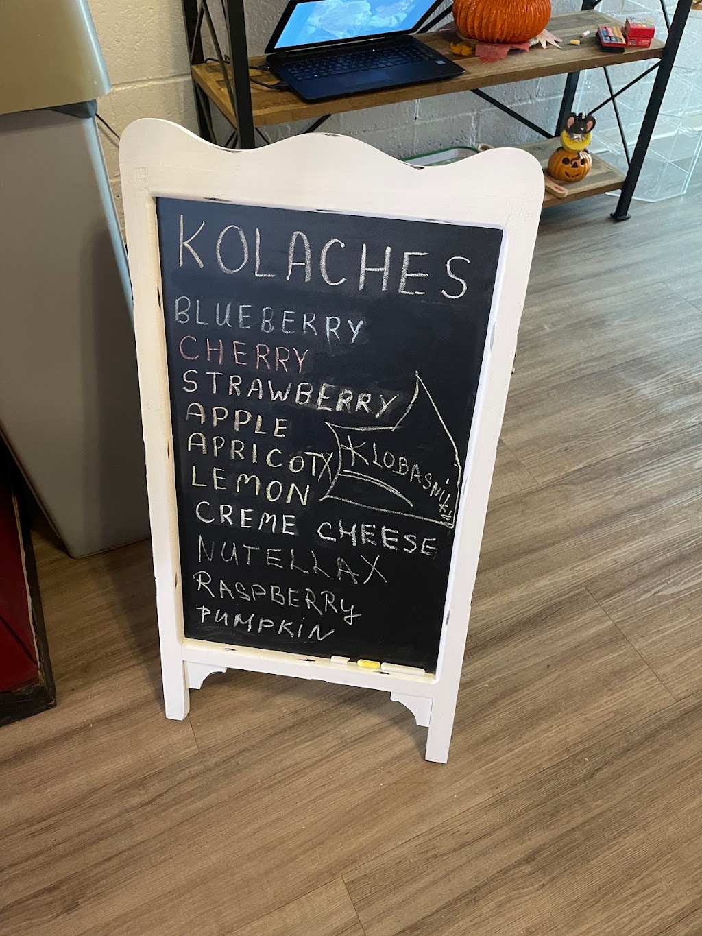 Vladislavas Czech Bakery & Cafe | restaurant | 422 W Main St, Yukon, OK 73099, USA | 4058330318 OR +1 405-833-0318