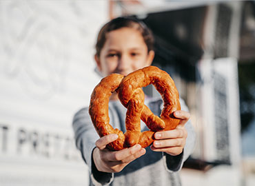 Mama Mandys Soft Pretzels | restaurant | 3303 Bahia Vista St, Sarasota, FL 34239, USA | 9419621309 OR +1 941-962-1309