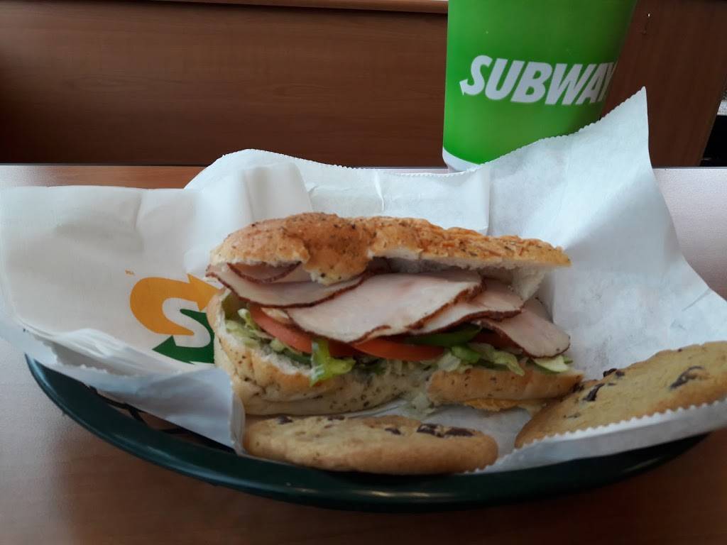 Subway | meal takeaway | 4729 NE Columbia Blvd, Portland, OR 97218, USA | 5032816185 OR +1 503-281-6185