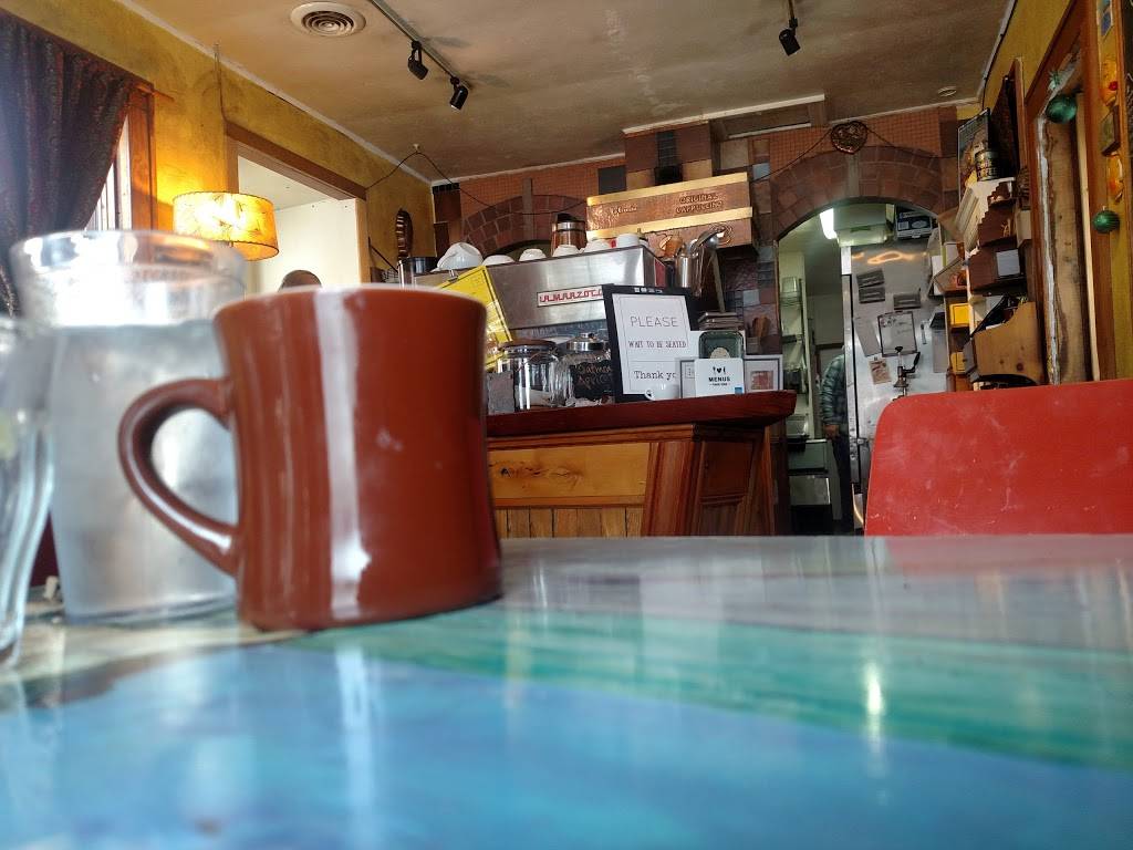 Frenchies Famous | restaurant | 619 Randolph St, Traverse City, MI 49684, USA | 2319441228 OR +1 231-944-1228