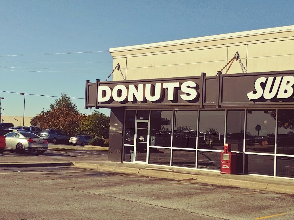 Daylight Donuts | bakery | 12140 E 96th St N # 112, Owasso, OK 74055, USA | 9182747475 OR +1 918-274-7475