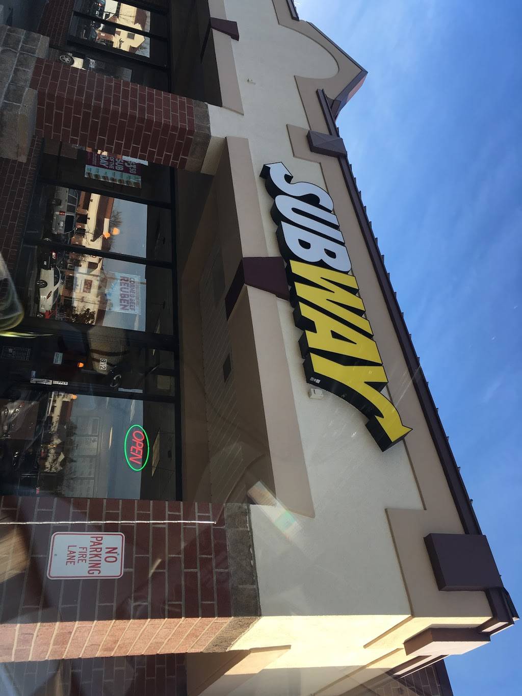 Subway Restaurants | restaurant | 812 Army Trail Rd, Carol Stream, IL 60188, USA | 6303727827 OR +1 630-372-7827