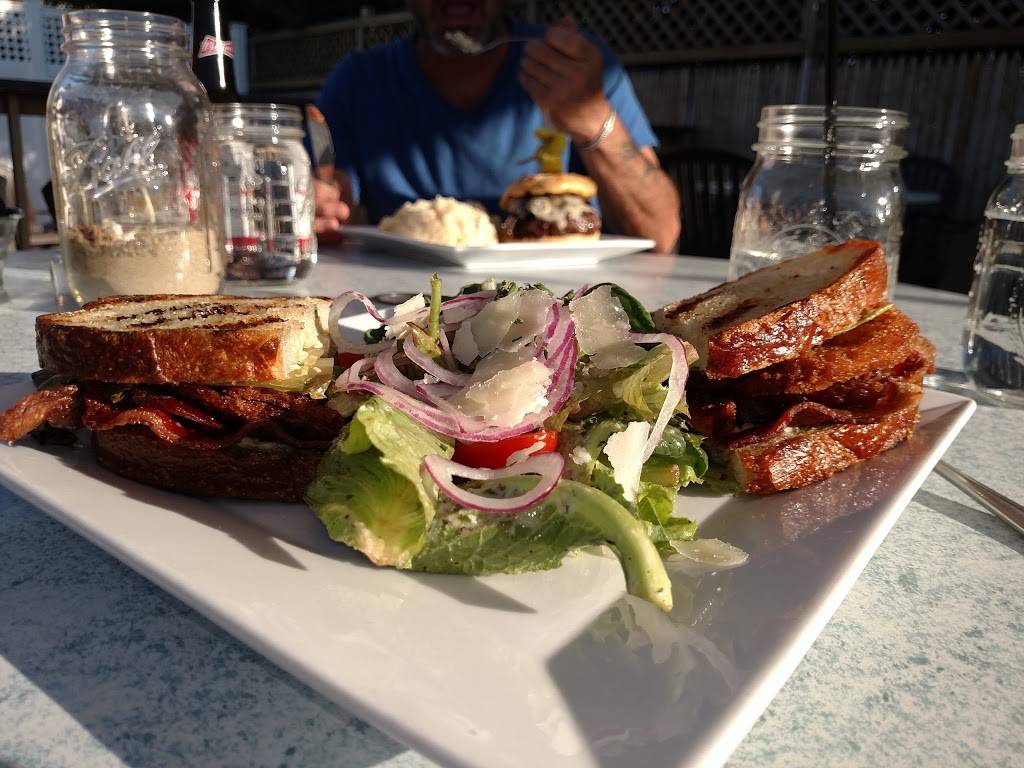 The Bog Pub | restaurant | 618 MacArthur Blvd, Pocasset, MA 02559, USA | 5083929620 OR +1 508-392-9620