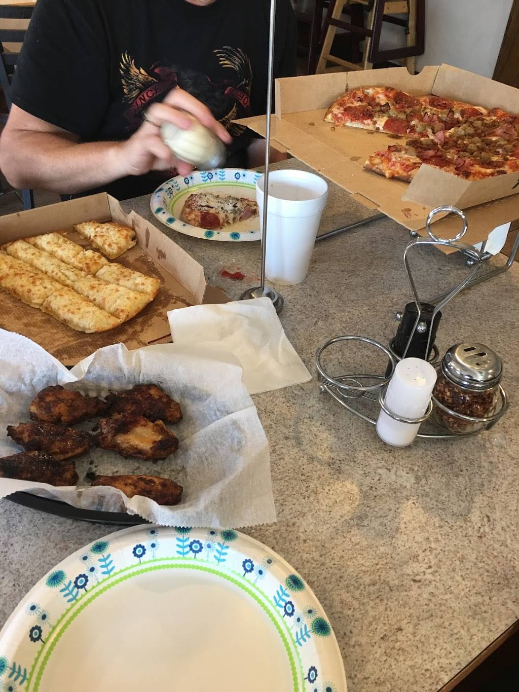 Lances Pizza & Subs | restaurant | 510 W Main St, Waverly, TN 37185, USA | 9312964455 OR +1 931-296-4455