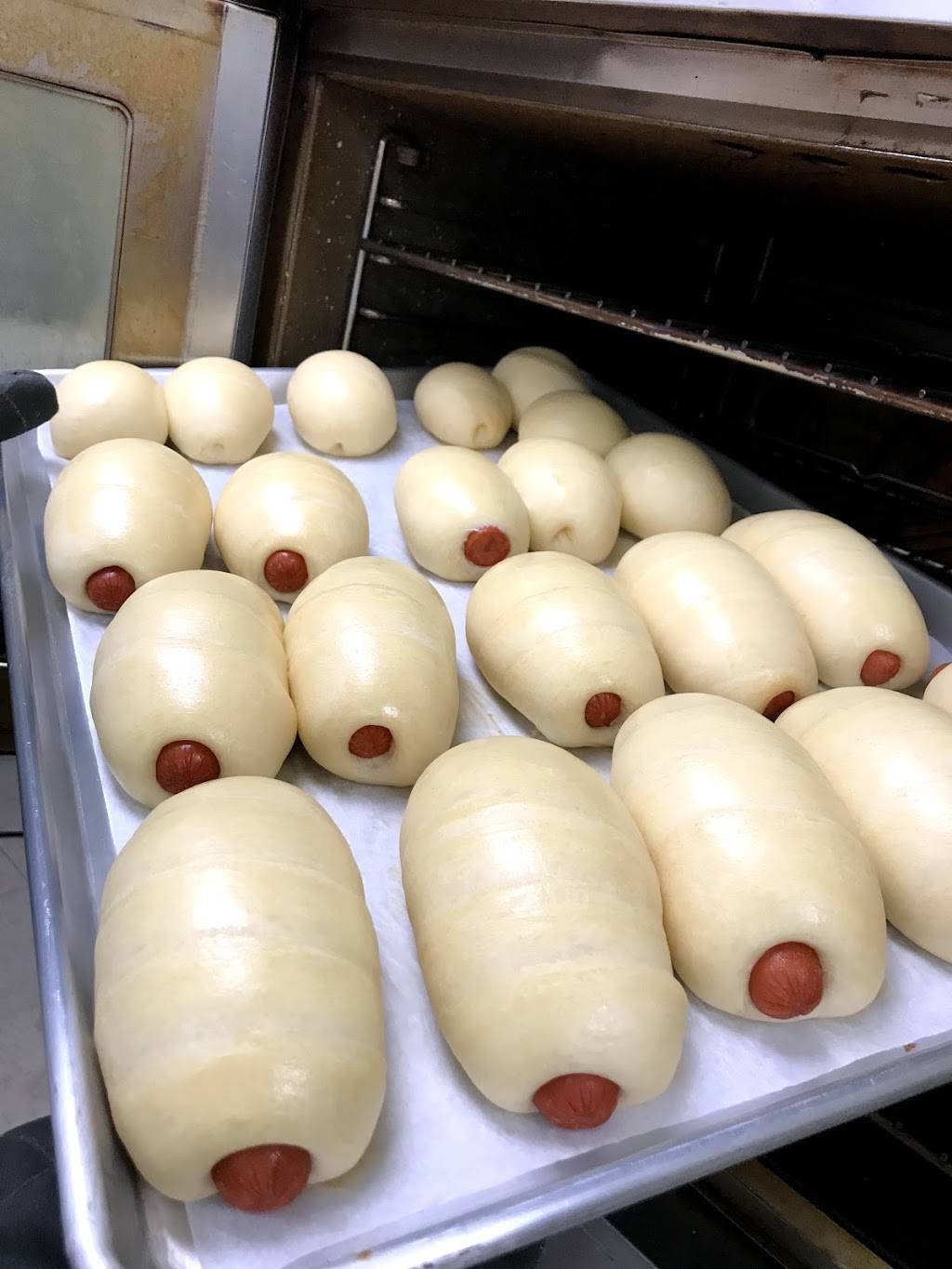 Snowflake donuts | restaurant | 7010 Woodridge Dr, Houston, TX 77087, USA | 8327425578 OR +1 832-742-5578