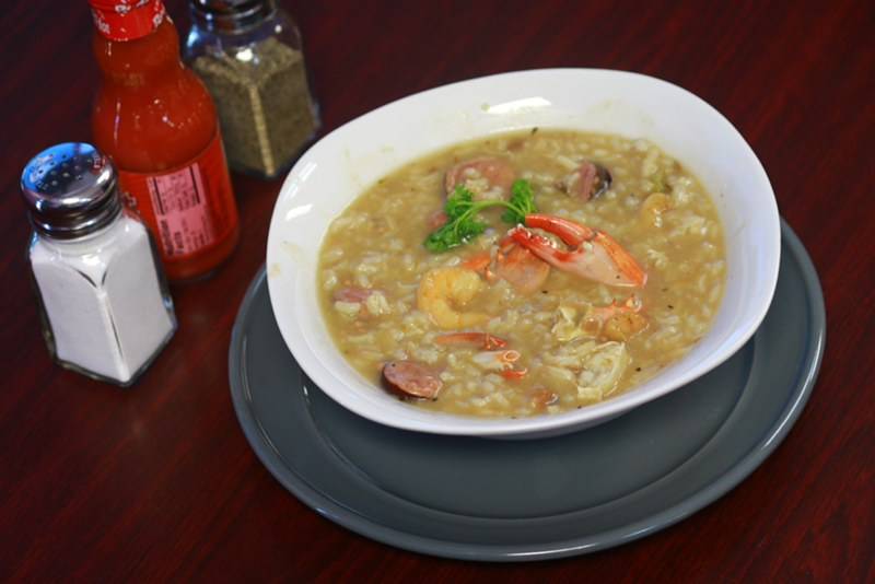 Vio’s Creole Cuisine | restaurant | 8132 Lem Turner Rd, Jacksonville, FL 32208, USA | 9045028620 OR +1 904-502-8620