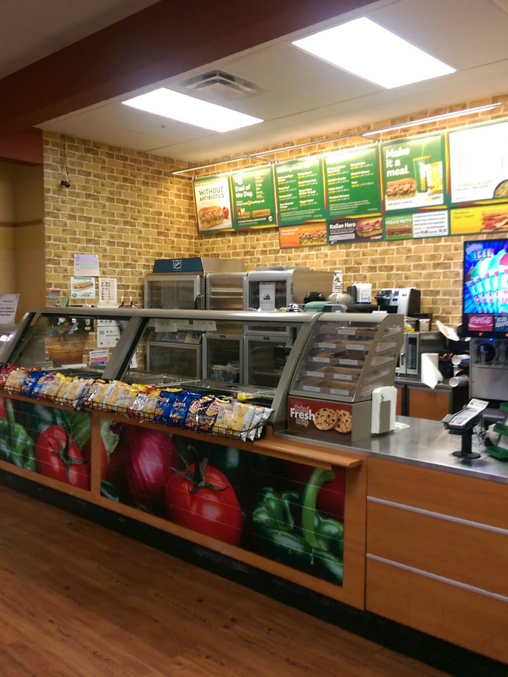 Subway Restaurants | restaurant | 15302 N Nebraska Ave, Tampa, FL 33613, USA | 8136327000 OR +1 813-632-7000
