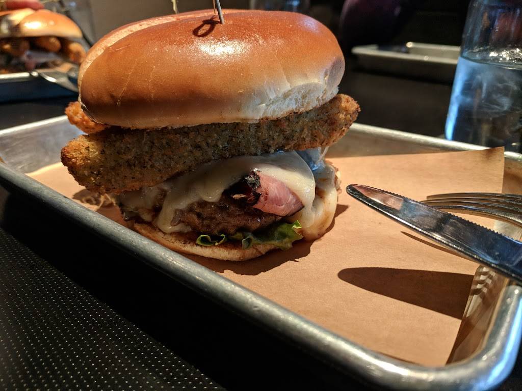 Charred Burger + Bar | restaurant | 1150 Sterling Ridge Dr #107, Omaha, NE 68144, USA | 4027798430 OR +1 402-779-8430