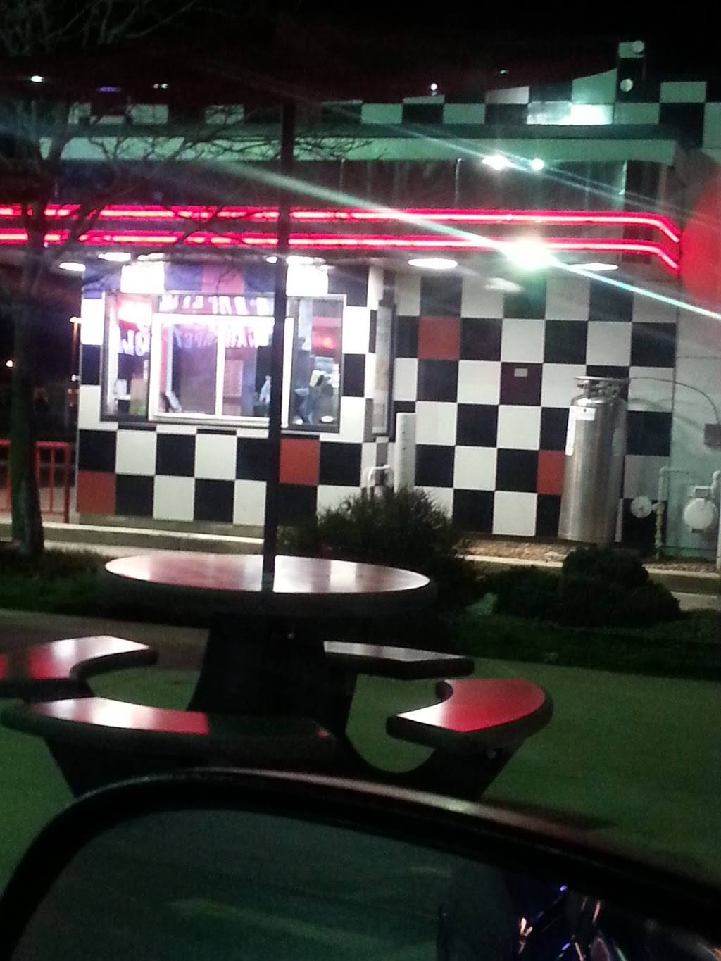 Rallys | restaurant | 1109 East, US-223, Adrian, MI 49221, USA | 5172659545 OR +1 517-265-9545