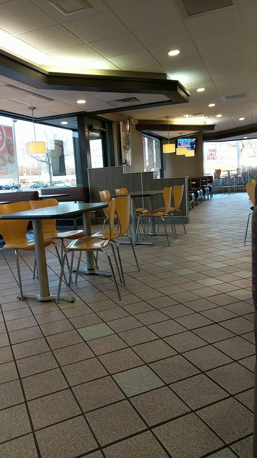 McDonalds | restaurant | 230 State Rte 31, Crystal Lake, IL 60014, USA | 8154552599 OR +1 815-455-2599
