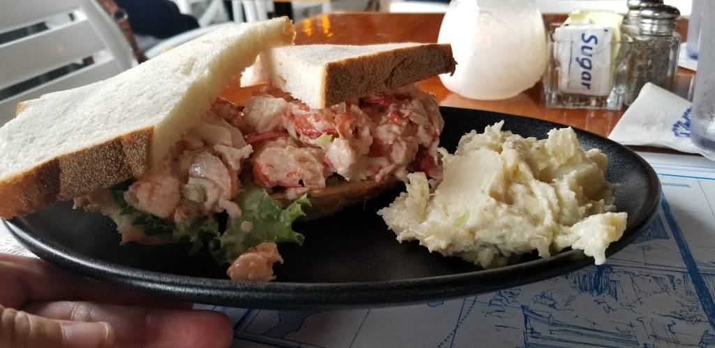 Chart Room | restaurant | 1 Shipyard Ln, Cataumet, MA 02534, USA | 5085635350 OR +1 508-563-5350