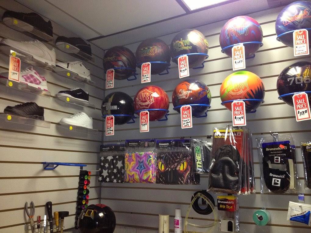 Wildwood Bowling Center | meal takeaway | 3951 Lake Ave, Riverhead, NY 11901, USA | 6317276622 OR +1 631-727-6622