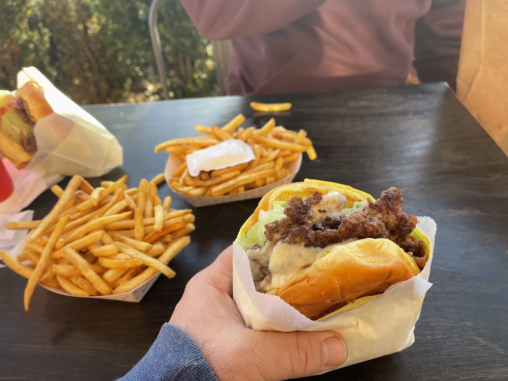 RAD Burger | restaurant | 2820 Historic Decatur Rd, San Diego, CA 92106, USA | 6193802327 OR +1 619-380-2327