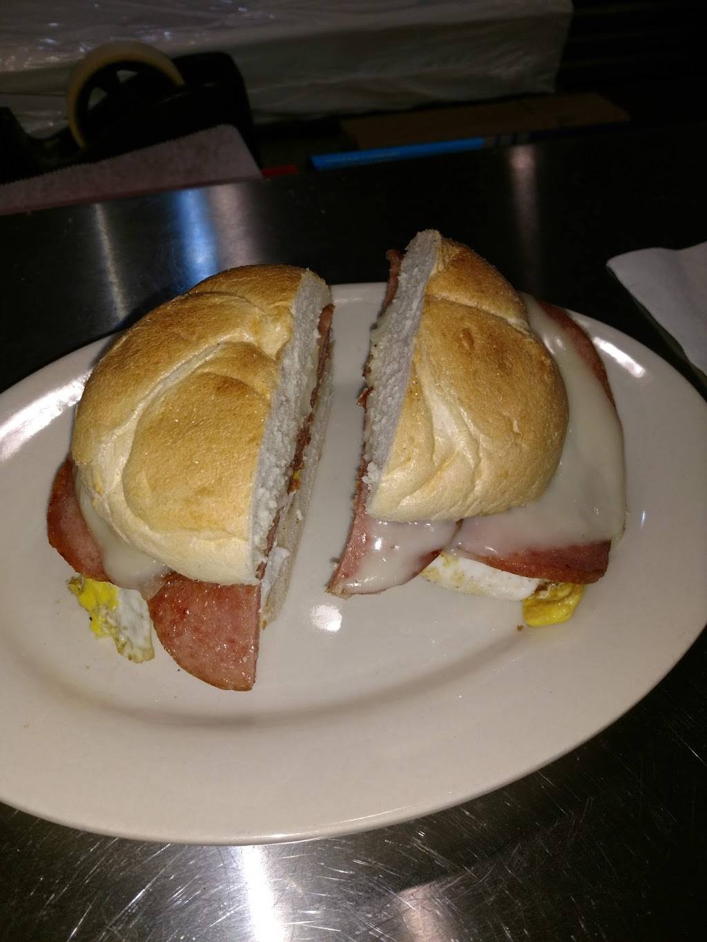 Vincenzos Deli | restaurant | 1626 S 9th St, Philadelphia, PA 19148, USA | 2154636811 OR +1 215-463-6811