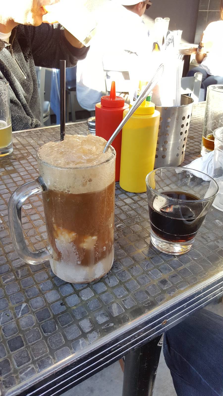 The Garage on Motor Ave | restaurant | 3387 Motor Ave, Los Angeles, CA 90034, USA | 3105593400 OR +1 310-559-3400