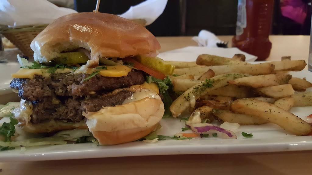 Michaels Restaurant & Bar | restaurant | 19797 Detroit Rd, Rocky River, OH 44116, USA | 4403561233 OR +1 440-356-1233