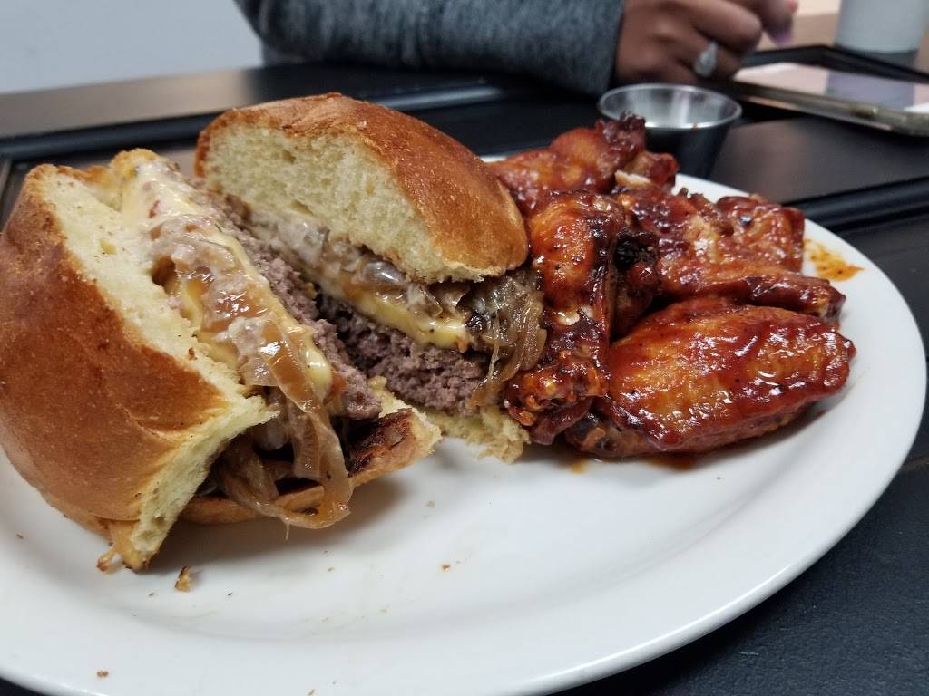 Bronx Burger Bistro | restaurant | 1426 Zerega Ave, Bronx, NY 10462, USA | 7189313676 OR +1 718-931-3676