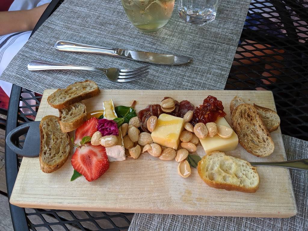 Inn Kitchen + Bar | cafe | 28 Shepard Hill Rd #2, Holderness, NH 03245, USA | 6039683661 OR +1 603-968-3661