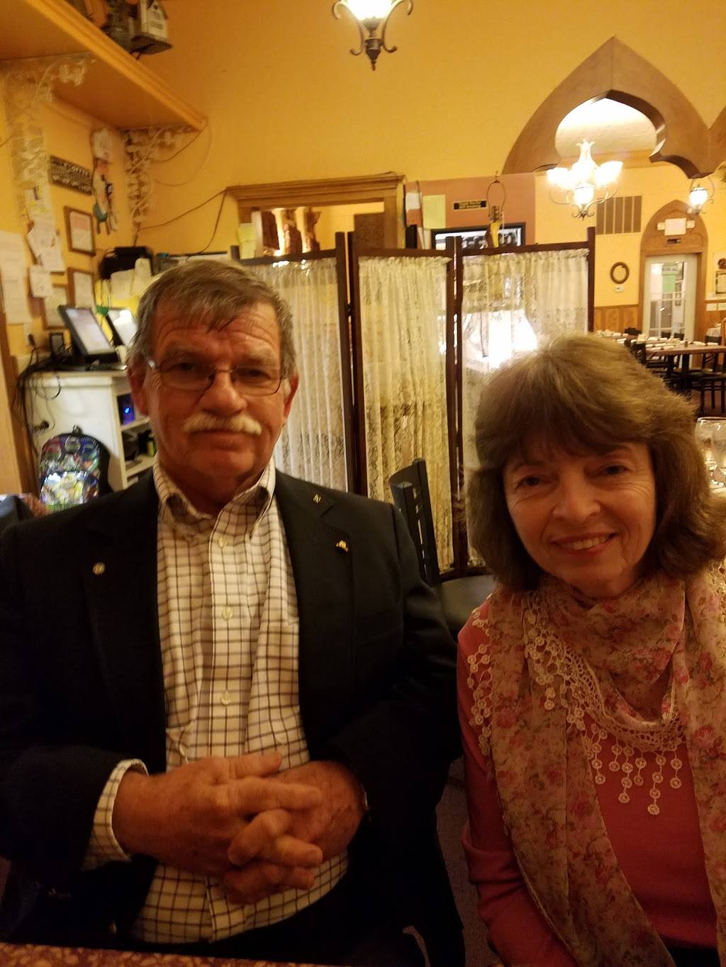 Tangled Vine Restaurant, Carlinville Illinois | restaurant | 531 S West St, Carlinville, IL 62626, USA | 2178547167 OR +1 217-854-7167